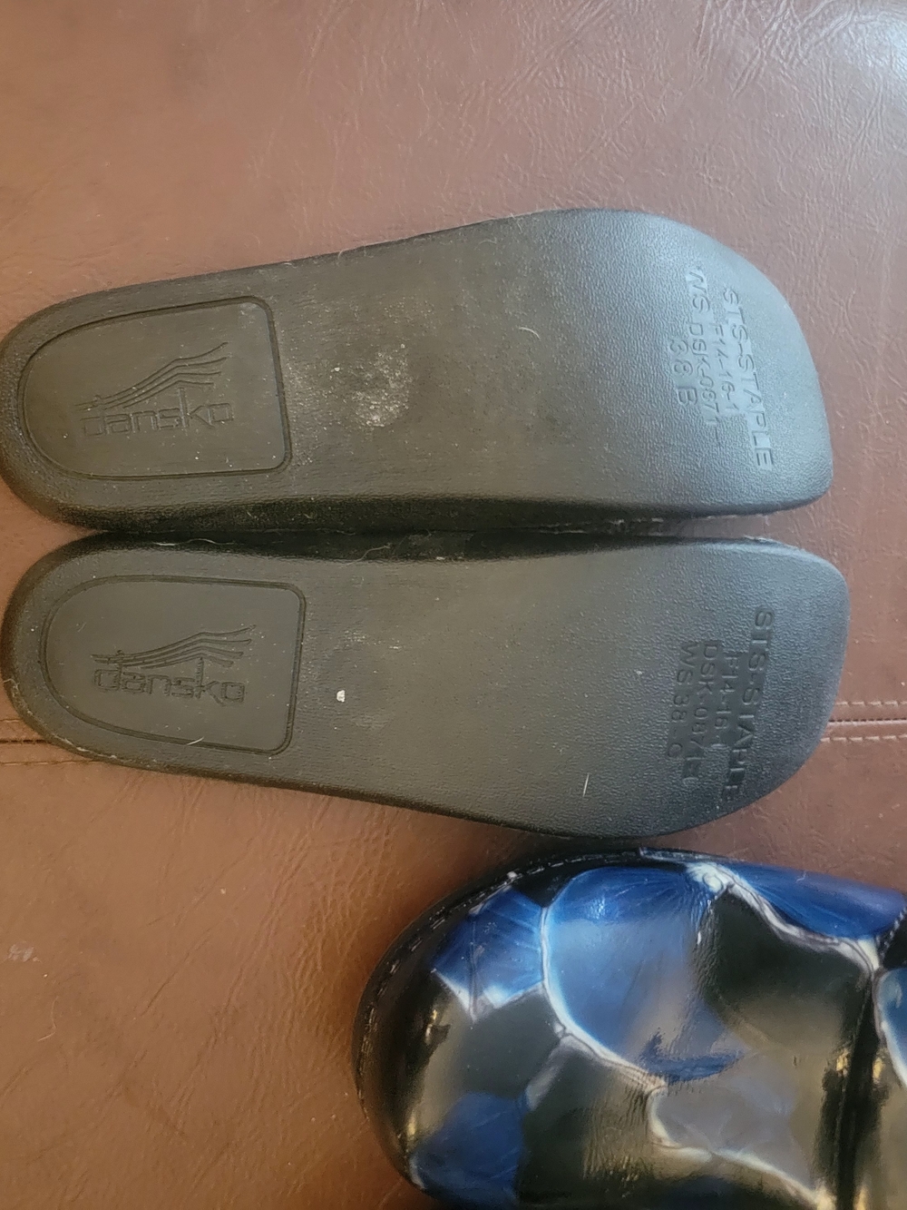 Dansko Blue & Black Marbled Patent Leather Clog Nursing Shoes Sz 38 Size 7.5 - Picture 9 of 11